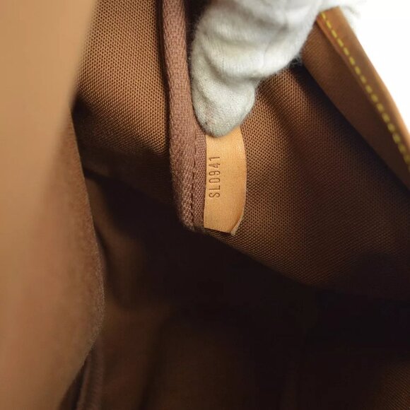 Auth Louis Vuitton MONOGRAM SAUMUR 43 MESSENGER - Picture 9 of 9
